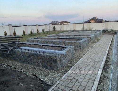 Клумби з каменю і сітки – ідеальний вибір для сучасного саду